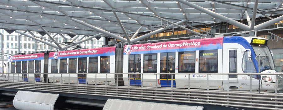TwoSideView reclame boven de ramen op RandstadRail in Den Haag en Zoetermeer vanaf € 2650